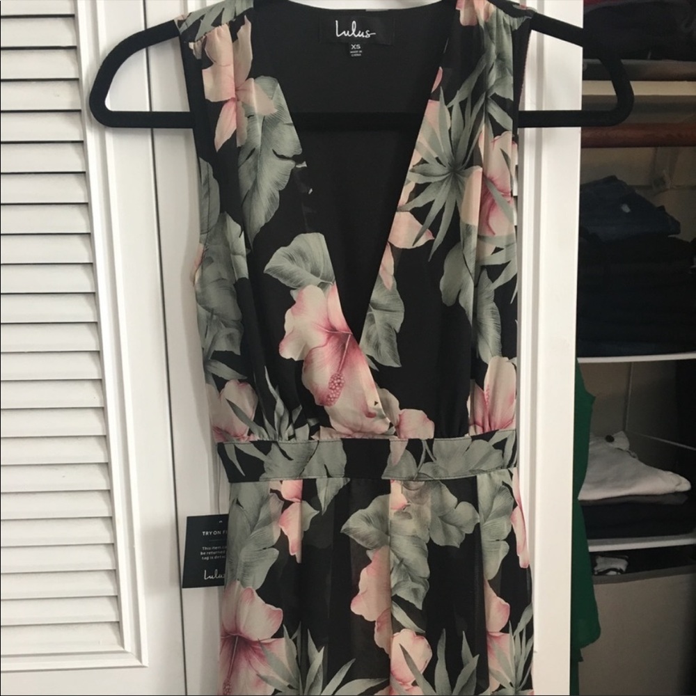 Lulu’s V-neck Floral Maxi Dress